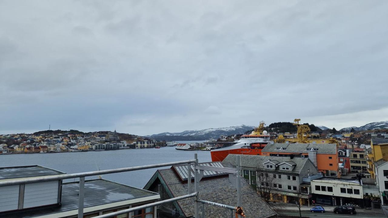Lovely 2-Bedroom Loft With Panoramic View. Kristiansund Exterior foto